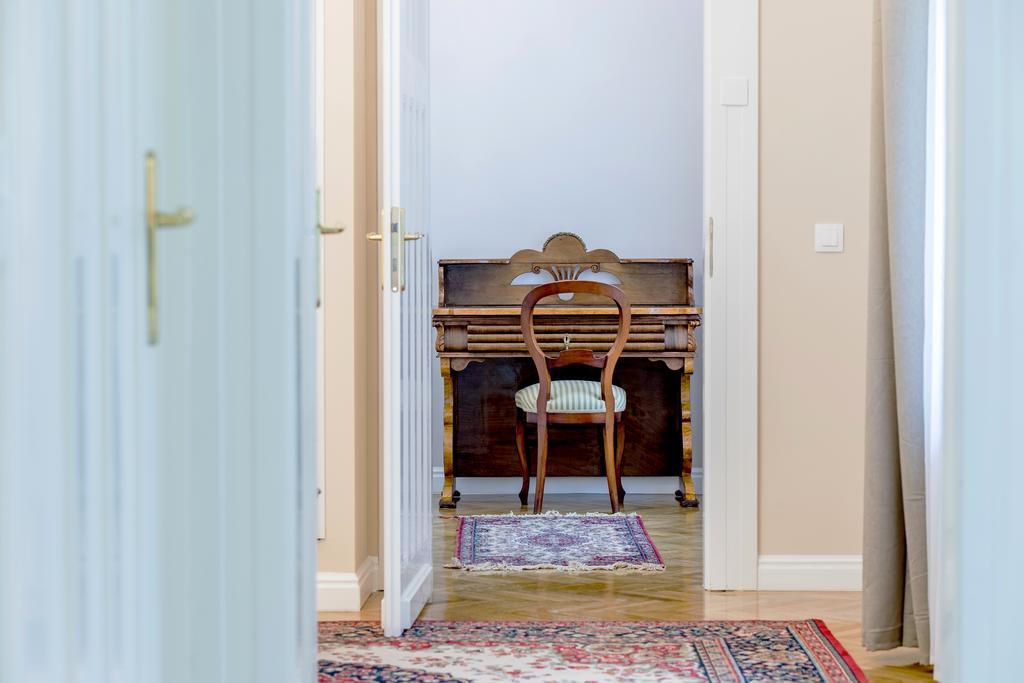 Luxury & Antique Charm Apartment *