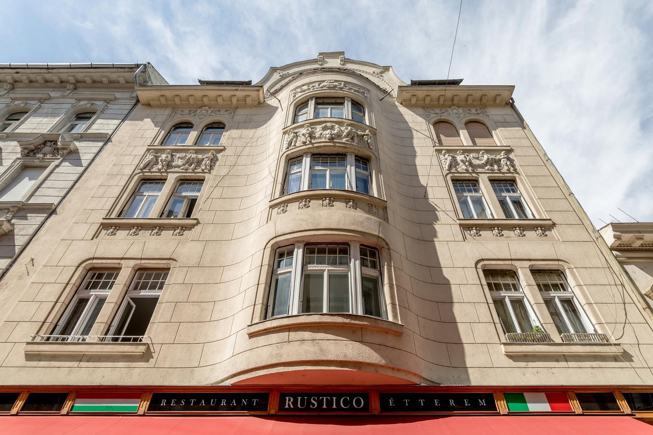 Apartment Luxury & Antique Charm Budapest